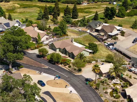 View/Area - 155 Eagle Creek Ct, Atascadero, CA 93422 photo 2 of 11