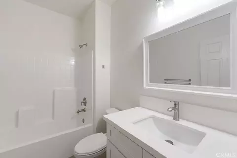 Bath - 434 Madera, Maricopa, CA 93252 photo 1 of 4