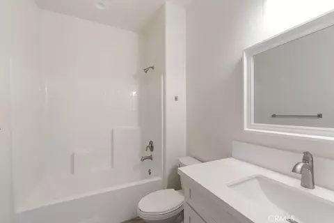 Bath - 434 Madera, Maricopa, CA 93252 photo 3 of 4