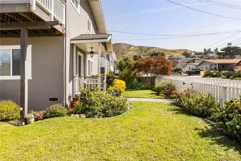 Exterior - 31 8th St, Cayucos, CA 93430 photo 8 of 9