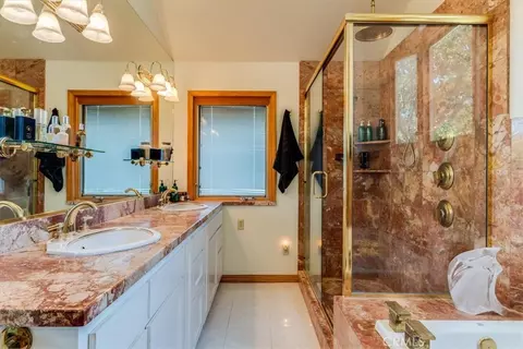 Bath - 1919 Richard Ave, Cambria, CA 93428 photo 4 of 5