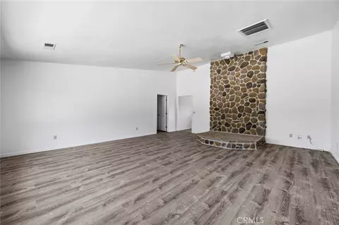 Living - 30745 Dorsey Dr, Exeter, CA 93221 photo 2 of 3