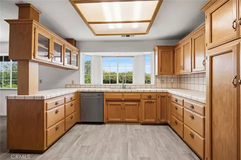 Kitchen - 30745 Dorsey Dr, Exeter, CA 93221 photo 1 of 7