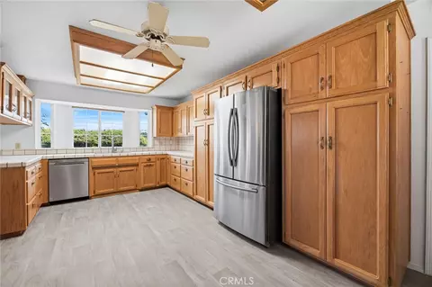 Kitchen - 30745 Dorsey Dr, Exeter, CA 93221 photo 6 of 7