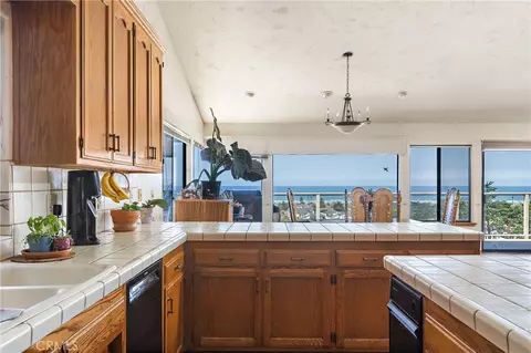 Kitchen - 2991 Juniper, Morro Bay, CA 93442 photo 2 of 3