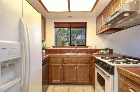 Kitchen - 2550 Emerson Rd, Cambria, CA 93428 photo 1 of 4