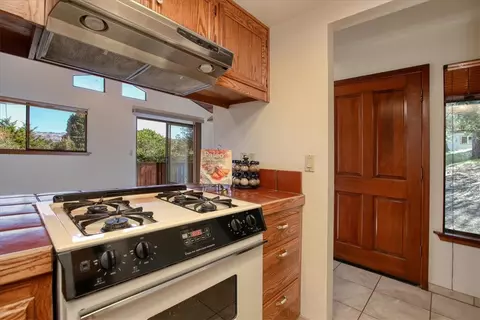 Kitchen - 2550 Emerson Rd, Cambria, CA 93428 photo 4 of 4