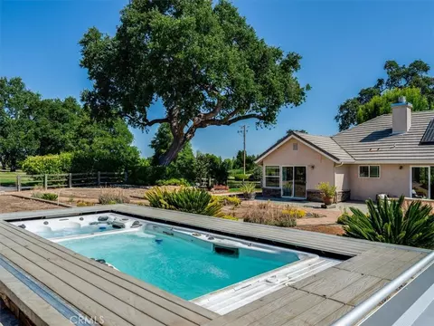 Exterior - 3200 Rancho Viejo, Atascadero, CA 93422 photo 10 of 15