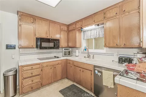 Kitchen - 500 W Sample Ave, Fresno, CA 93704 photo 2 of 4