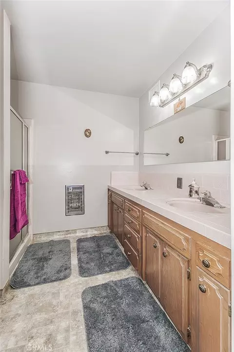 Bath - 500 W Sample Ave, Fresno, CA 93704 photo 1 of 2