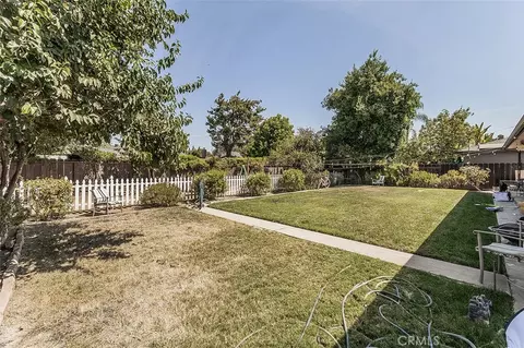 Exterior - 500 W Sample Ave, Fresno, CA 93704 photo 6 of 10