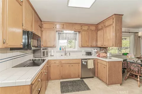 Kitchen - 500 W Sample Ave, Fresno, CA 93704 photo 1 of 4