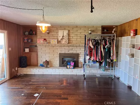 Living - 500 W Sample Ave, Fresno, CA 93704 photo 2 of 2