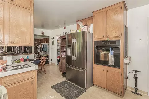Kitchen - 500 W Sample Ave, Fresno, CA 93704 photo 3 of 4