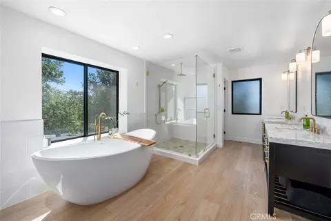 Bath - 34 Terrace Hill Dr, Paso Robles, CA 93446 photo 1 of 6