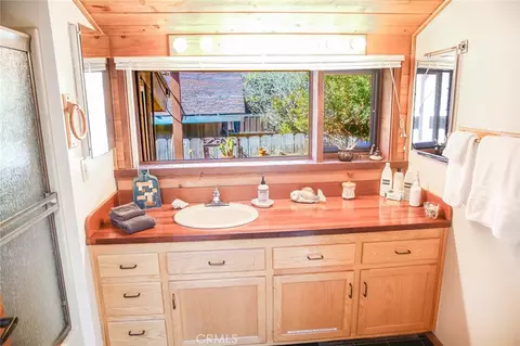 Bath - 492 Dorset St, Cambria, CA 93428 photo 3 of 4