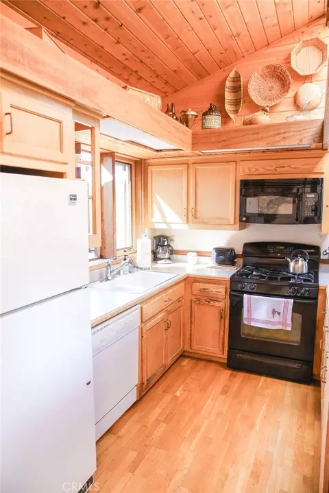 Kitchen - 492 Dorset St, Cambria, CA 93428 photo 2 of 4