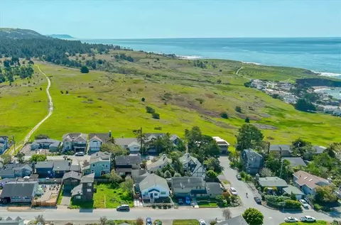 View/Area - 550 Worcester Dr, Cambria, CA 93428 photo 2 of 3