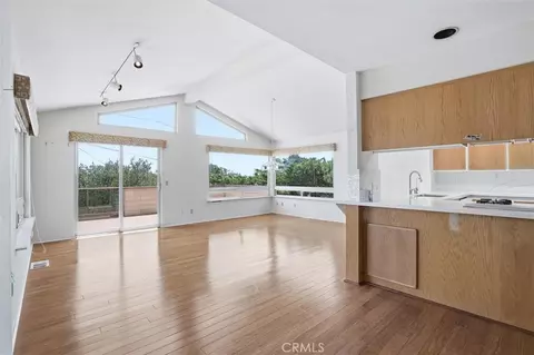 Living - 490 Warwick St, Cambria, CA 93428 photo 2 of 10