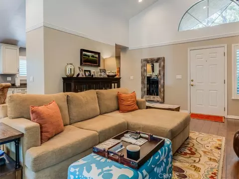 Living - 516 Sacagawea Ct, Paso Robles, CA 93446 photo 2 of 5