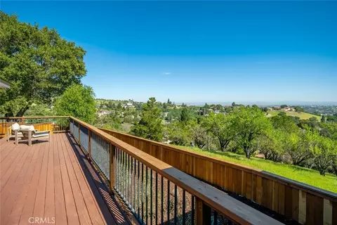 Exterior - 1026 Merry Hill Rd, Paso Robles, CA 93446 photo 15 of 18