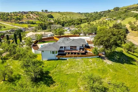 View/Area - 1026 Merry Hill Rd, Paso Robles, CA 93446 photo 7 of 8