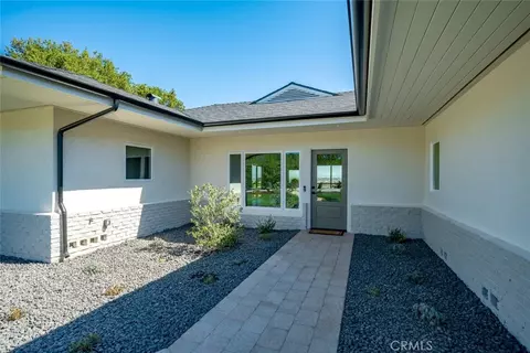 Exterior - 1026 Merry Hill Rd, Paso Robles, CA 93446 photo 3 of 18
