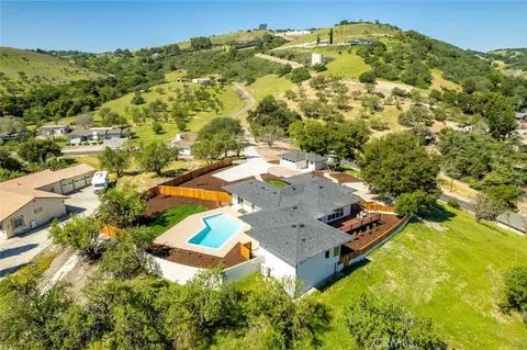 View/Area - 1026 Merry Hill Rd, Paso Robles, CA 93446 photo 8 of 8