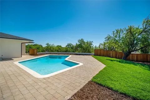 Exterior - 1026 Merry Hill Rd, Paso Robles, CA 93446 photo 9 of 18