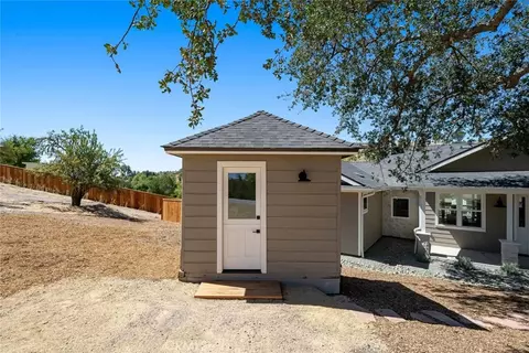 Exterior - 1006 Merry Hill Rd, Paso Robles, CA 93446 photo 13 of 15
