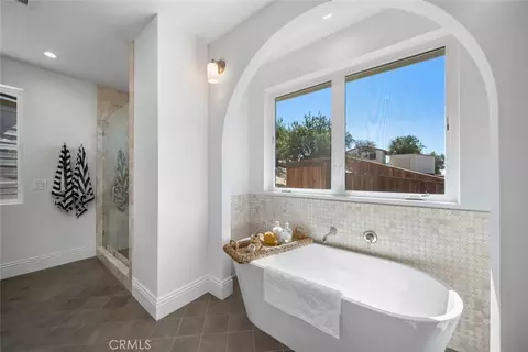 Bath - 1006 Merry Hill Rd, Paso Robles, CA 93446 photo 2 of 4