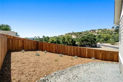 Exterior - 1006 Merry Hill Rd, Paso Robles, CA 93446 photo 9 of 15