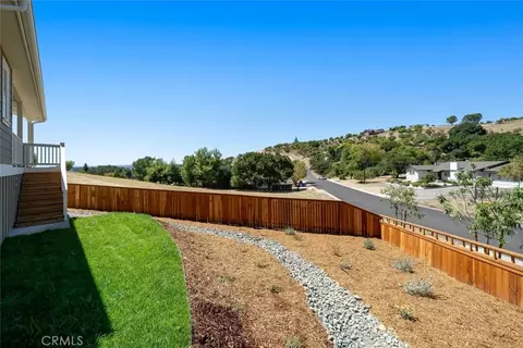 Exterior - 1006 Merry Hill Rd, Paso Robles, CA 93446 photo 7 of 15