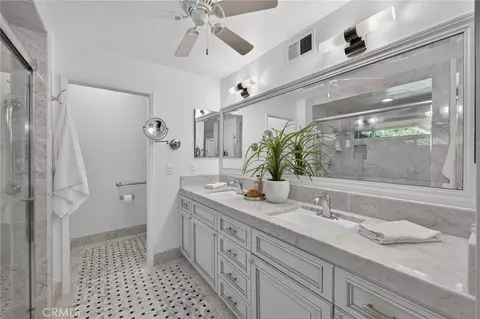 Bath - 5648 E Dinuba, Fowler, CA 93625 photo 5 of 8