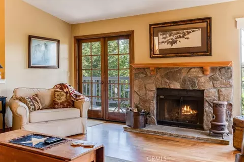 Living - 930 Suffolk St, Cambria, CA 93428 photo 3 of 4