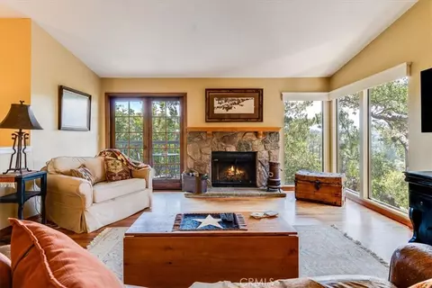 Living - 930 Suffolk St, Cambria, CA 93428 photo 2 of 4