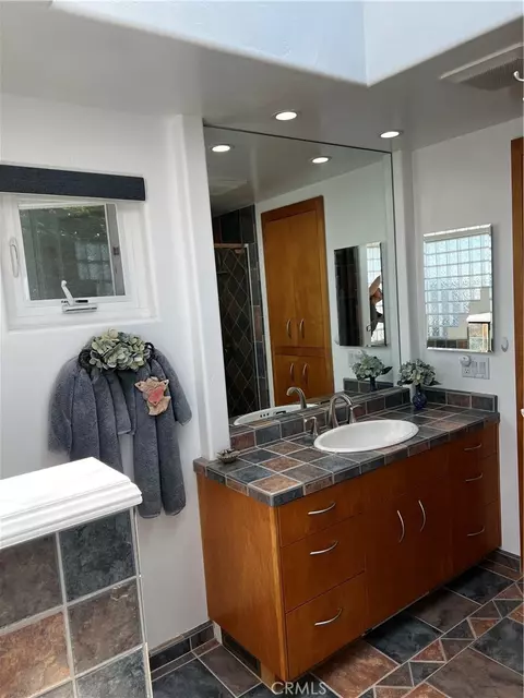 Bath - 212 Weymouth St, Cambria, CA 93428 photo 4 of 9