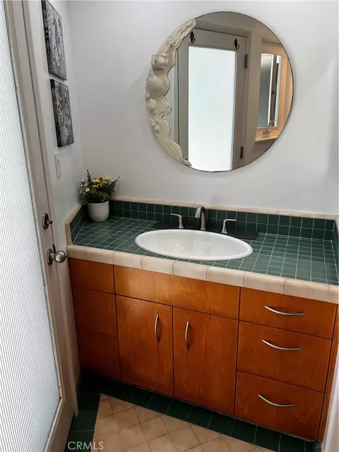 Bath - 212 Weymouth St, Cambria, CA 93428 photo 6 of 9