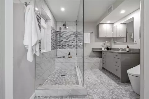 Bath - 998 Park Ave, Cayucos, CA 93430 photo 2 of 5