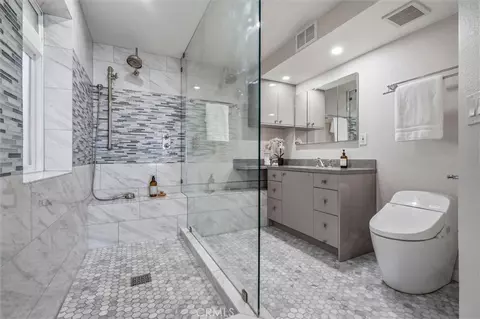Bath - 998 Park Ave, Cayucos, CA 93430 photo 3 of 5