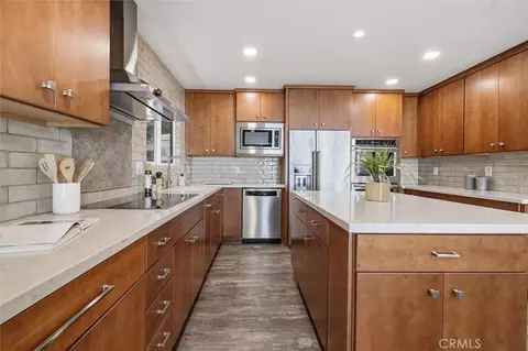 Kitchen - 998 Park Ave, Cayucos, CA 93430 photo 7 of 10