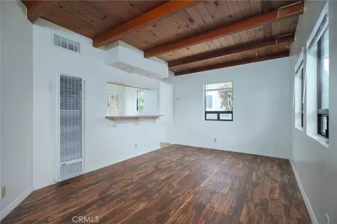 Living - 912 Pacific St, Morro Bay, CA 93442 photo 2 of 6