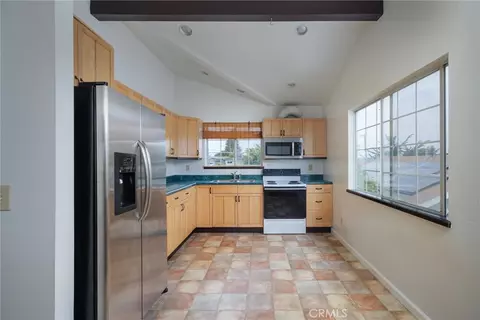 Kitchen - 912 Pacific St, Morro Bay, CA 93442 photo 2 of 3