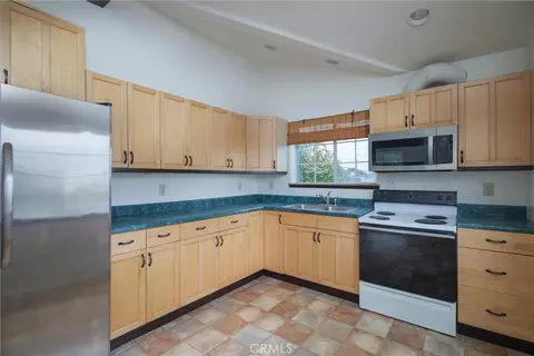 Kitchen - 912 Pacific St, Morro Bay, CA 93442 photo 3 of 3