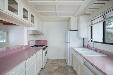 Kitchen - 912 Pacific St, Morro Bay, CA 93442 photo 1 of 3