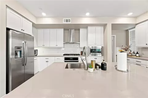 Kitchen - 227 Bowery, Irvine, CA 92612 photo 3 of 4