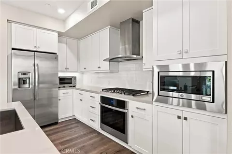 Kitchen - 227 Bowery, Irvine, CA 92612 photo 2 of 4