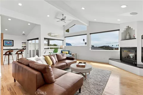 Living - 2440 Greenwood Ave, Morro Bay, CA 93442 photo 3 of 5