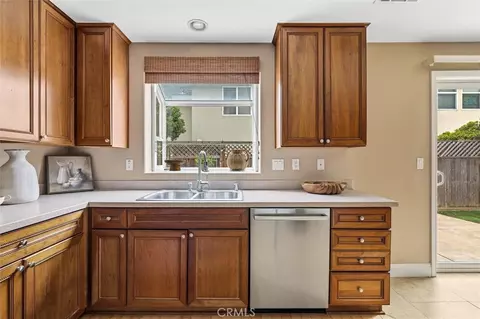 Kitchen - 979 La Costa Ct, Atascadero, CA 93422 photo 2 of 3
