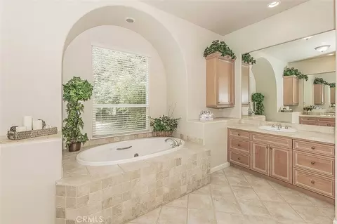 Bath - 4477 N Quail Lake Dr, Clovis, CA 93619 photo 3 of 8